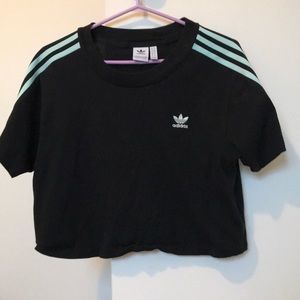 Cropped adidas t-shirt